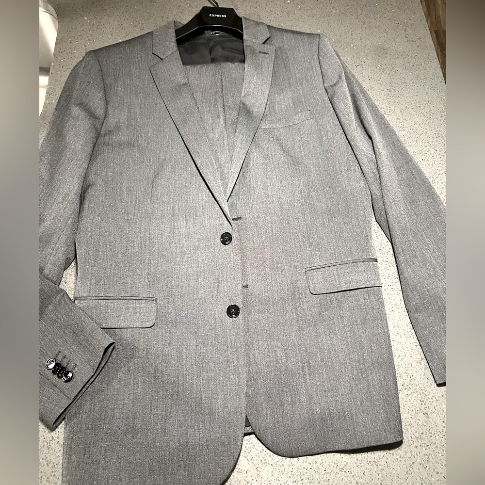 Express Men’s Slim Fit 2 piece suit. Gray, 46 Long, pants: 38/34